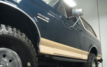 Ford-Bronco-1990-Dark-Shadow-Blue-Met-Tan-Mocha-23