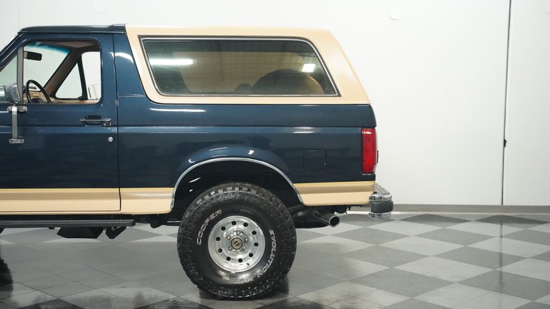 Ford-Bronco-1990-Dark-Shadow-Blue-Met-Tan-Mocha-25