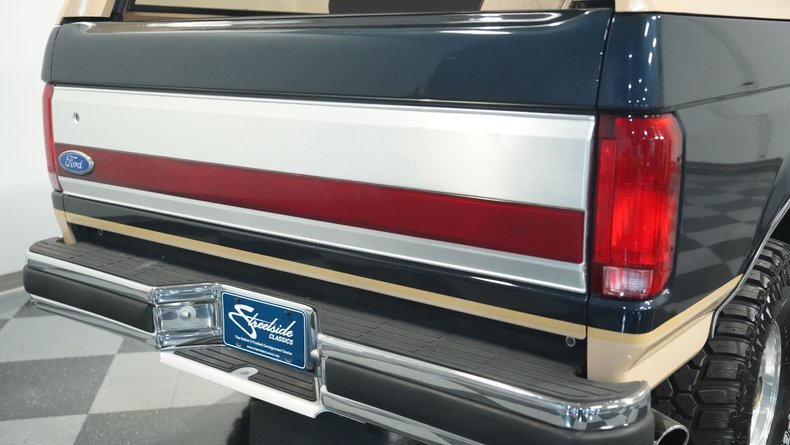 Ford-Bronco-1990-Dark-Shadow-Blue-Met-Tan-Mocha-26