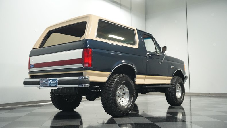 Ford-Bronco-1990-Dark-Shadow-Blue-Met-Tan-Mocha-27