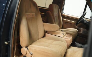 Ford-Bronco-1990-Dark-Shadow-Blue-Met-Tan-Mocha-3