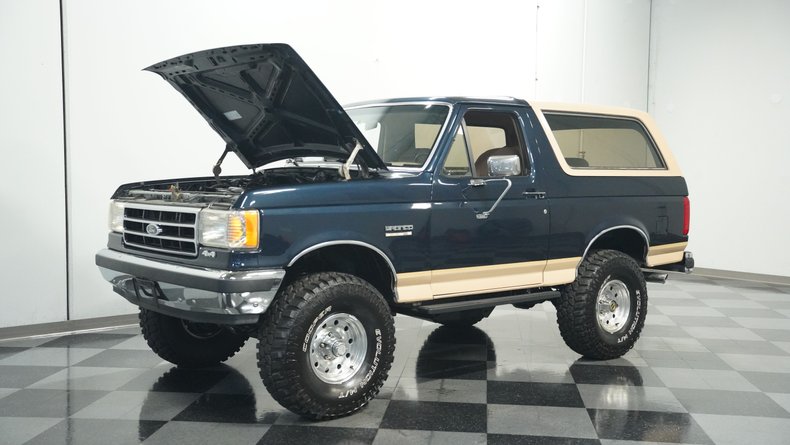 Ford-Bronco-1990-Dark-Shadow-Blue-Met-Tan-Mocha-31