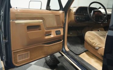Ford-Bronco-1990-Dark-Shadow-Blue-Met-Tan-Mocha-35