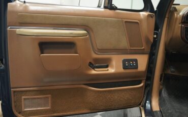 Ford-Bronco-1990-Dark-Shadow-Blue-Met-Tan-Mocha-36