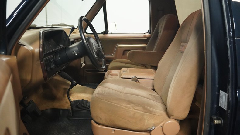 Ford-Bronco-1990-Dark-Shadow-Blue-Met-Tan-Mocha-37
