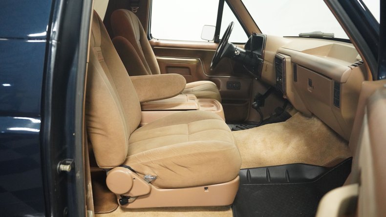 Ford-Bronco-1990-Dark-Shadow-Blue-Met-Tan-Mocha-4