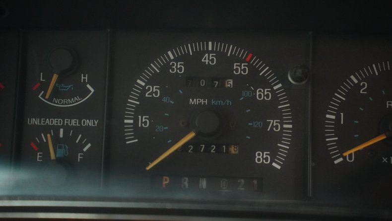 Ford-Bronco-1990-Dark-Shadow-Blue-Met-Tan-Mocha-40