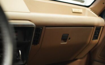 Ford-Bronco-1990-Dark-Shadow-Blue-Met-Tan-Mocha-42