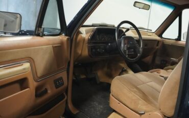 Ford-Bronco-1990-Dark-Shadow-Blue-Met-Tan-Mocha-5