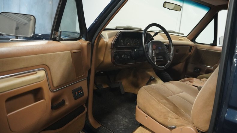 Ford-Bronco-1990-Dark-Shadow-Blue-Met-Tan-Mocha-5