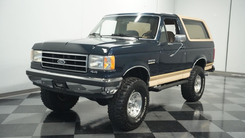 Ford-Bronco-1990-Dark-Shadow-Blue-Met-Tan-Mocha-6