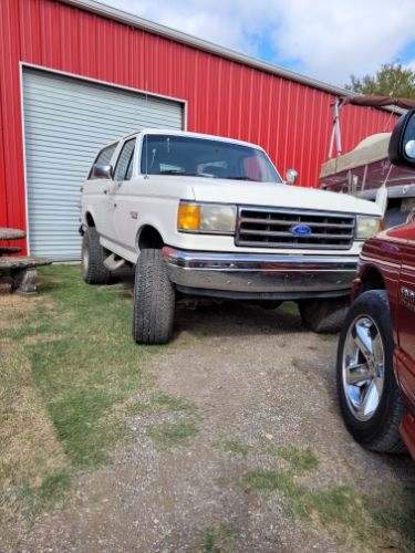 Ford-Bronco-1990-White-Tan-4