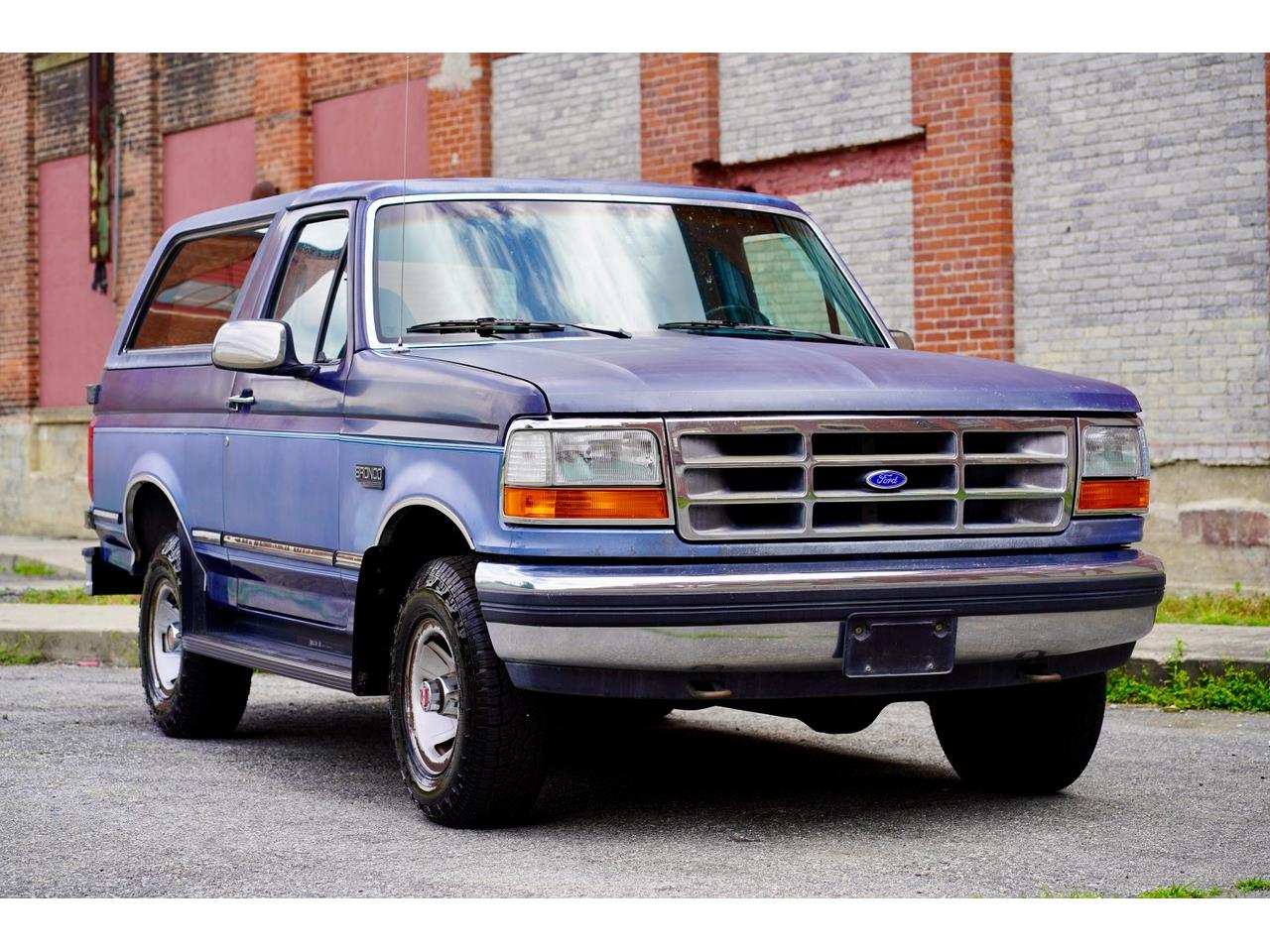 Ford-Bronco-1992-Two-Tone-Blue-Blue-amp-Grey-1