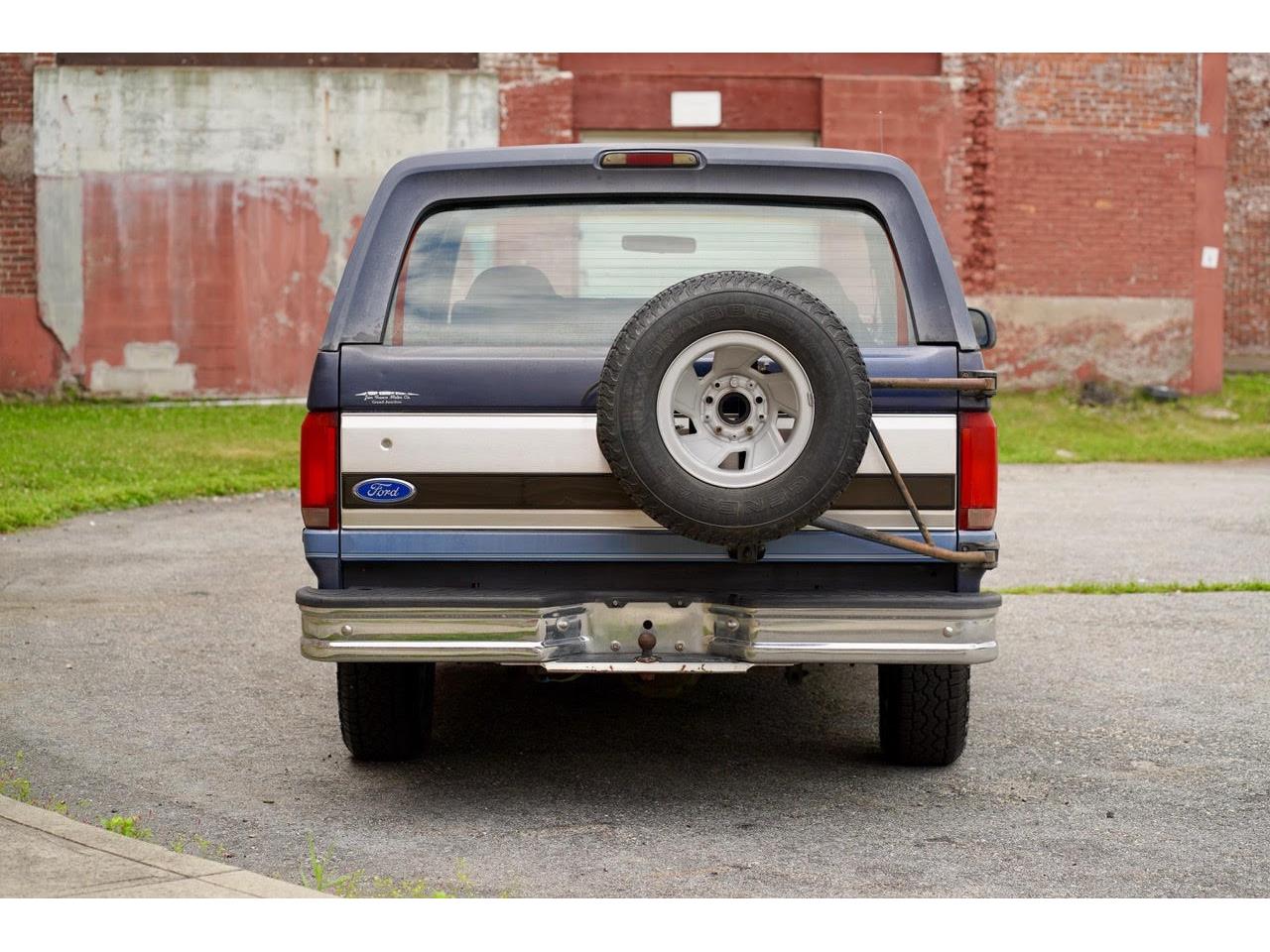 Ford-Bronco-1992-Two-Tone-Blue-Blue-amp-Grey-12