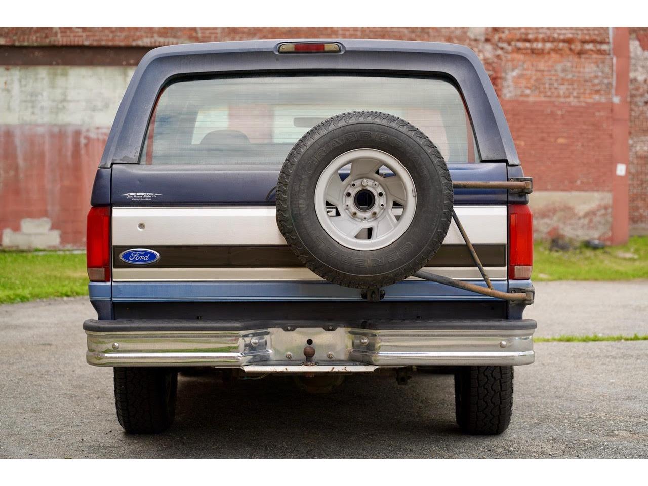 Ford-Bronco-1992-Two-Tone-Blue-Blue-amp-Grey-13