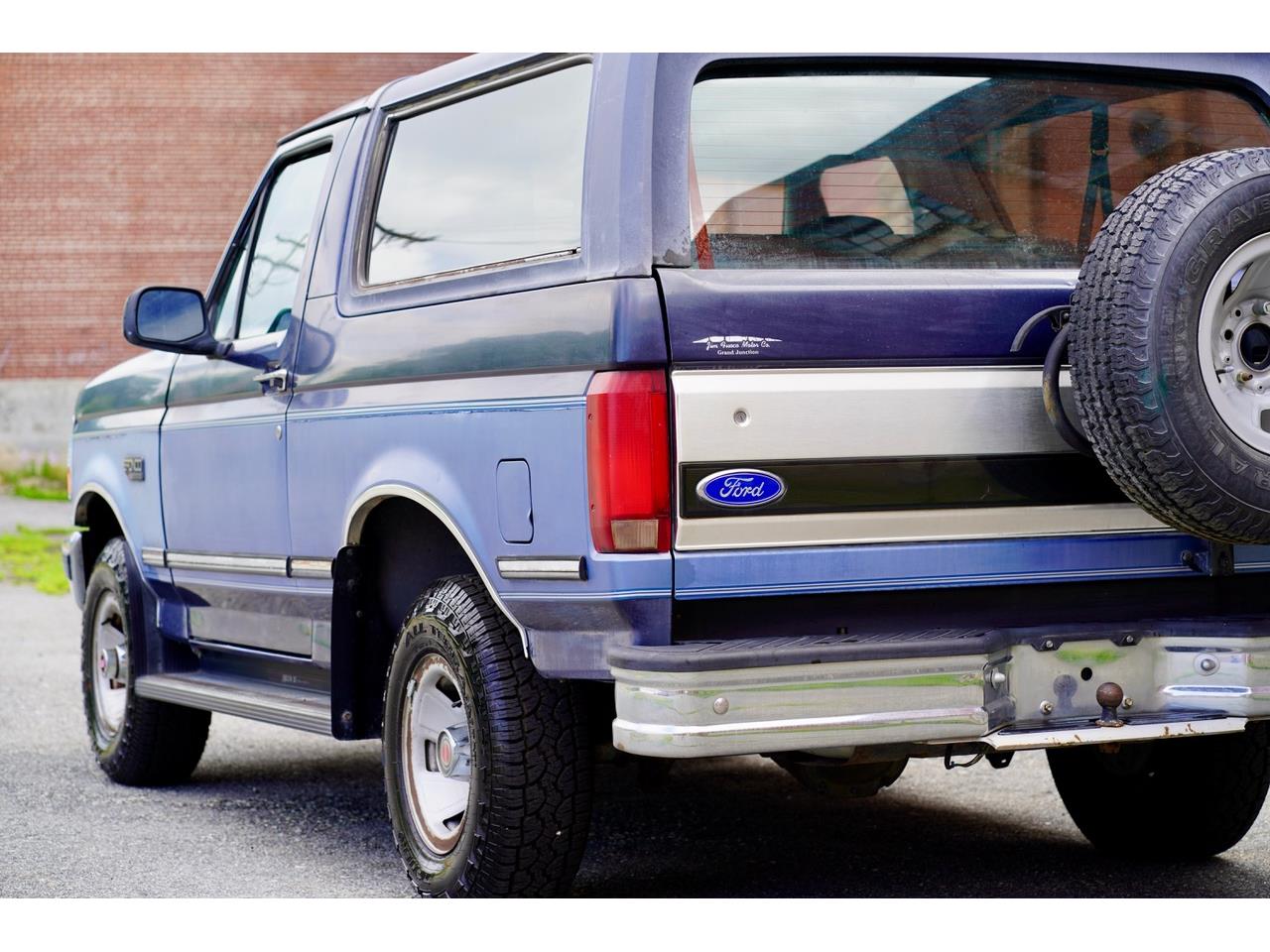 Ford-Bronco-1992-Two-Tone-Blue-Blue-amp-Grey-15