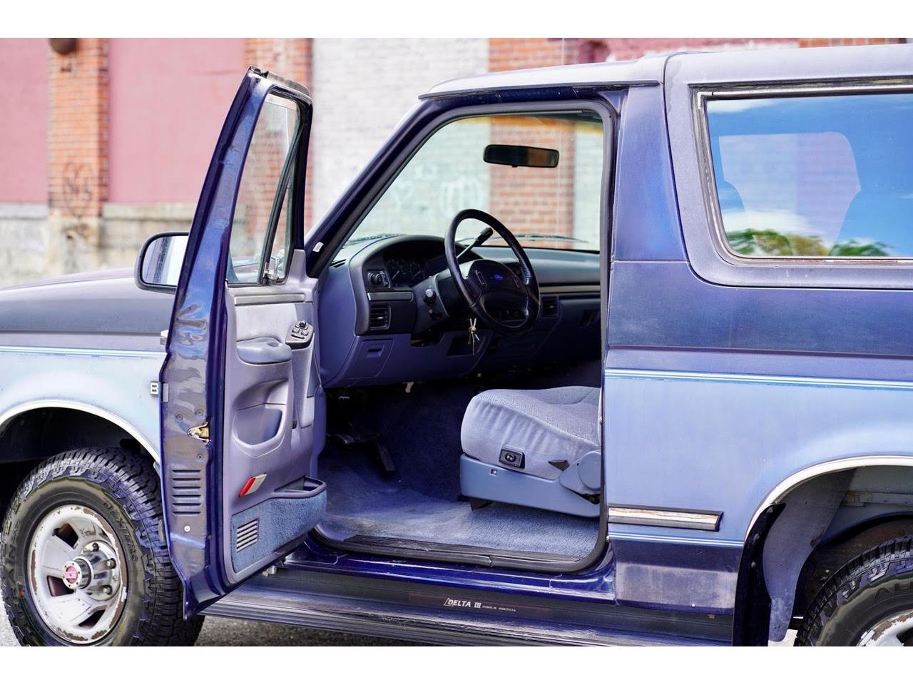 Ford-Bronco-1992-Two-Tone-Blue-Blue-amp-Grey-18