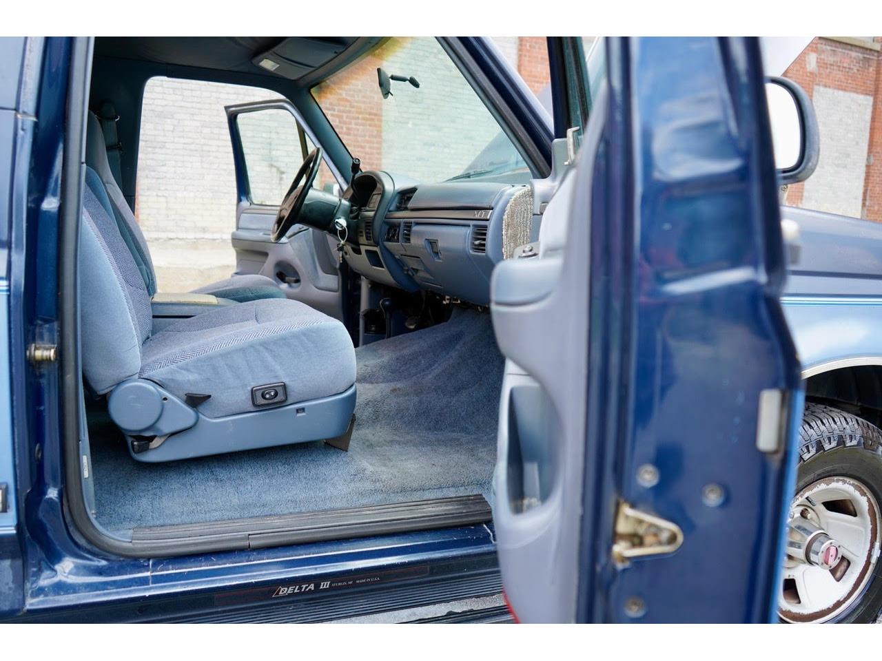 Ford-Bronco-1992-Two-Tone-Blue-Blue-amp-Grey-25