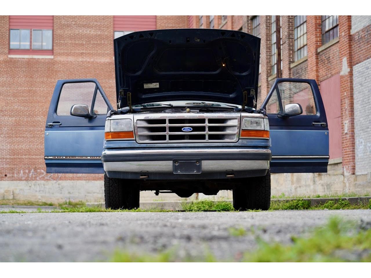 Ford-Bronco-1992-Two-Tone-Blue-Blue-amp-Grey-32
