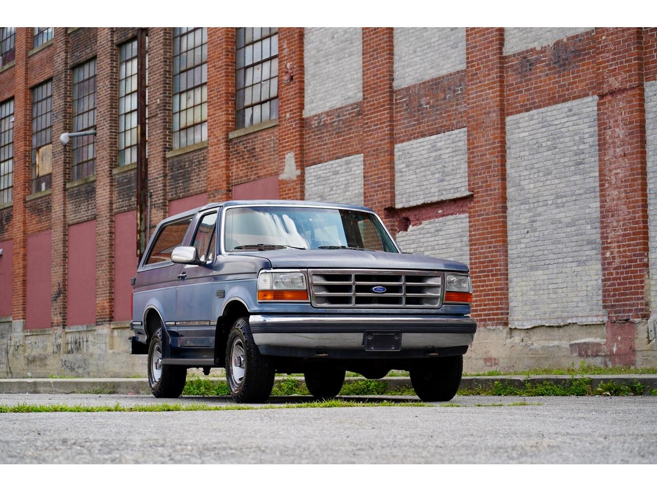 Ford-Bronco-1992-Two-Tone-Blue-Blue-amp-Grey-45