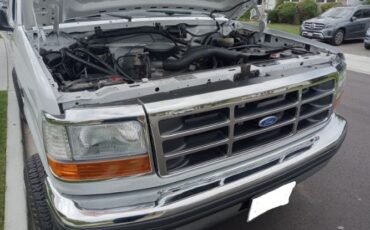 Ford-Bronco-1992-White-Charcoal-Gray-Cloth-1