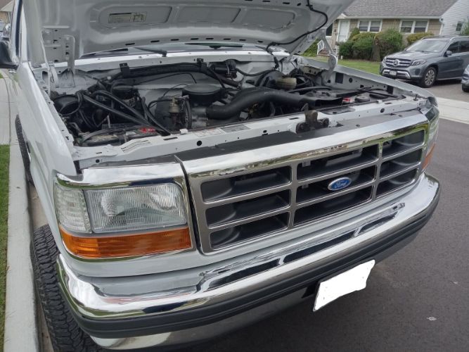Ford-Bronco-1992-White-Charcoal-Gray-Cloth-1
