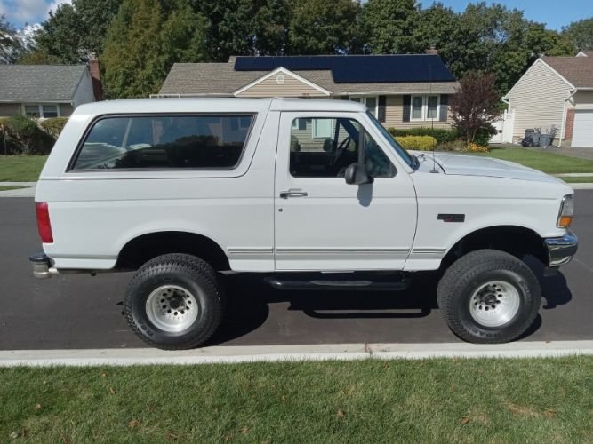 Ford-Bronco-1992-White-Charcoal-Gray-Cloth-10