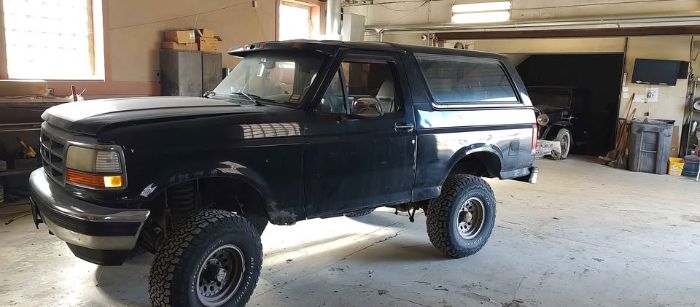 Ford-Bronco-1994-Black-Tan-2