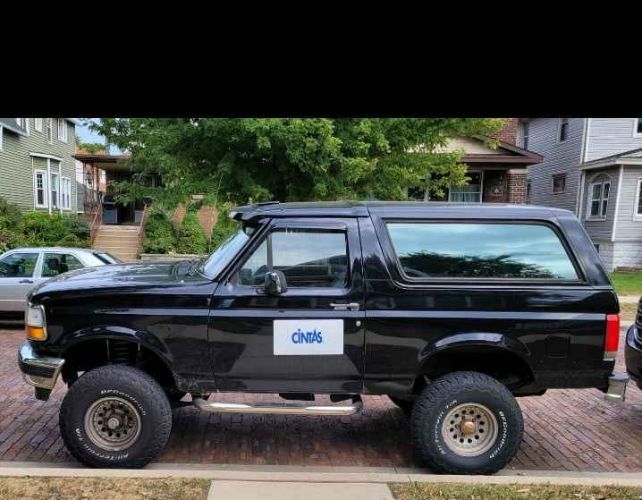 Ford-Bronco-1994-Black-Tan-4