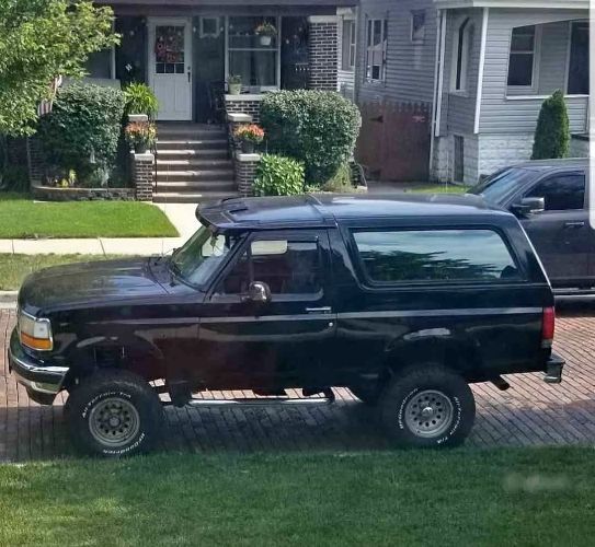 Ford-Bronco-1994-Black-Tan-6