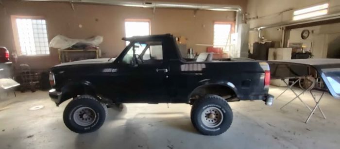 Ford-Bronco-1994-Black-Tan