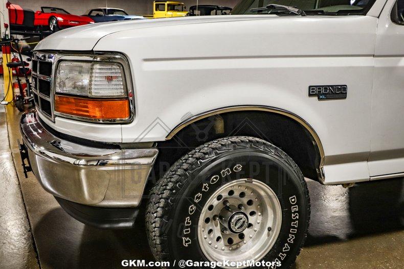 Ford-Bronco-1994-White-Tan-30