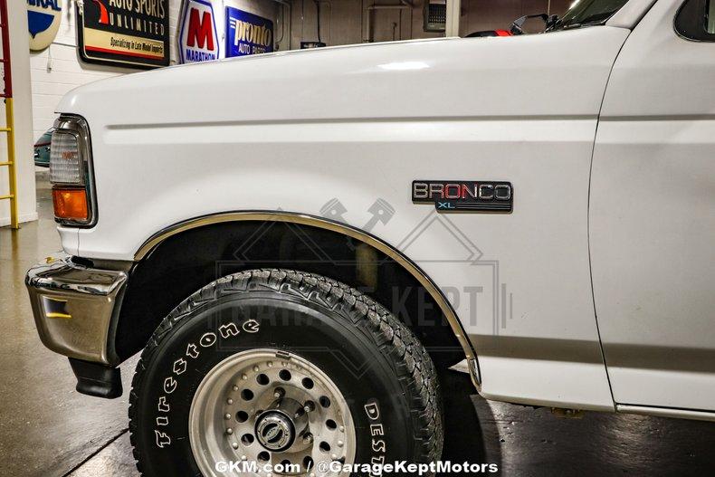 Ford-Bronco-1994-White-Tan-35