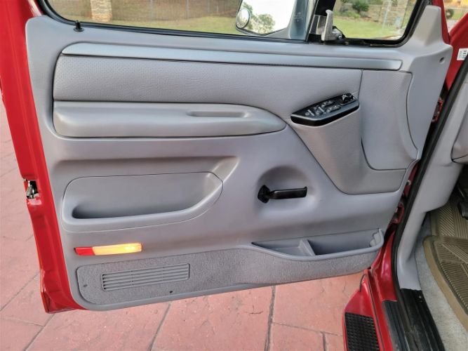 Ford-Bronco-1995-Red-Gray-6