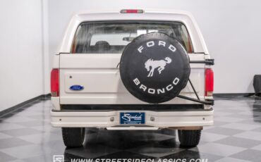 Ford-Bronco-1995-White-Pearl-Medium-Mocha-11