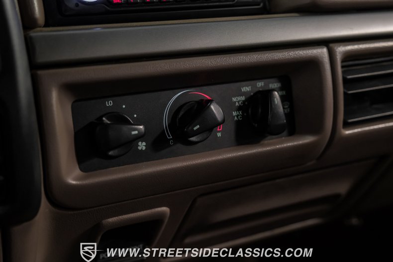 Ford-Bronco-1995-White-Pearl-Medium-Mocha-15