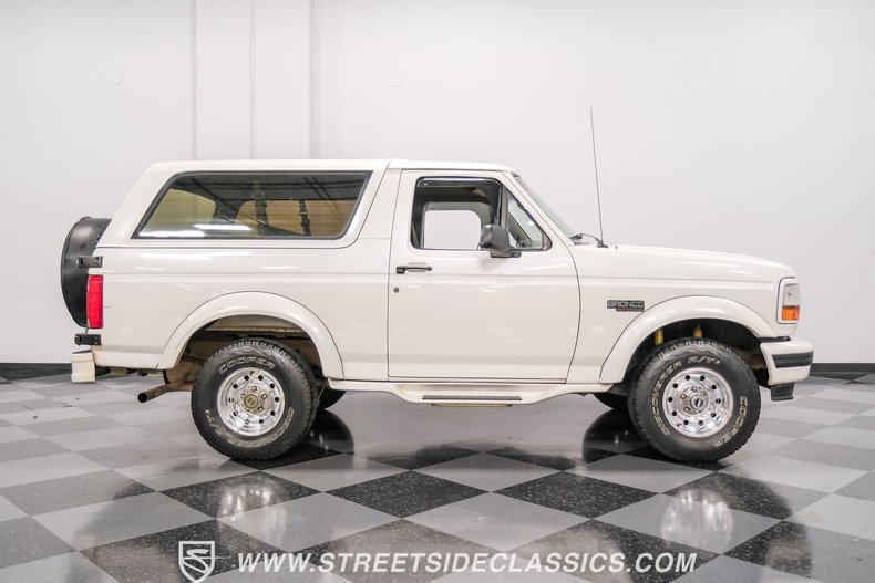 Ford-Bronco-1995-White-Pearl-Medium-Mocha-18