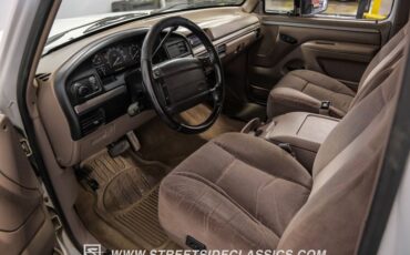 Ford-Bronco-1995-White-Pearl-Medium-Mocha-2