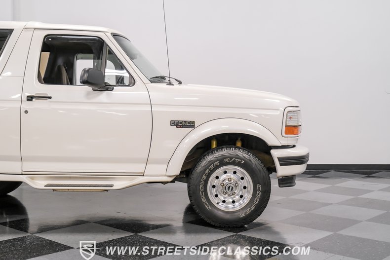 Ford-Bronco-1995-White-Pearl-Medium-Mocha-20