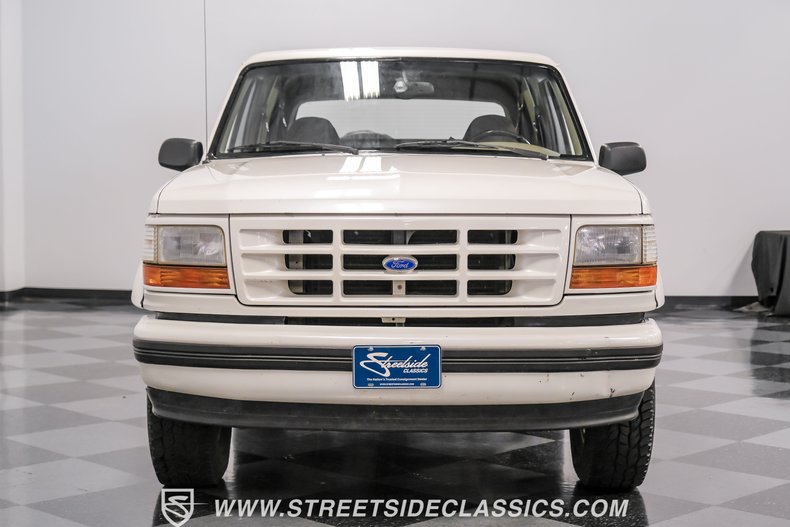 Ford-Bronco-1995-White-Pearl-Medium-Mocha-24