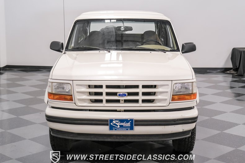 Ford-Bronco-1995-White-Pearl-Medium-Mocha-25
