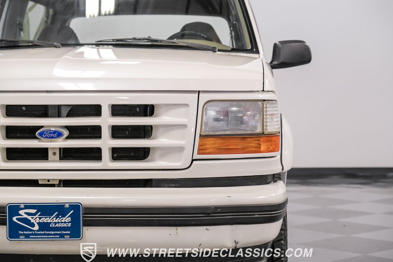 Ford-Bronco-1995-White-Pearl-Medium-Mocha-28