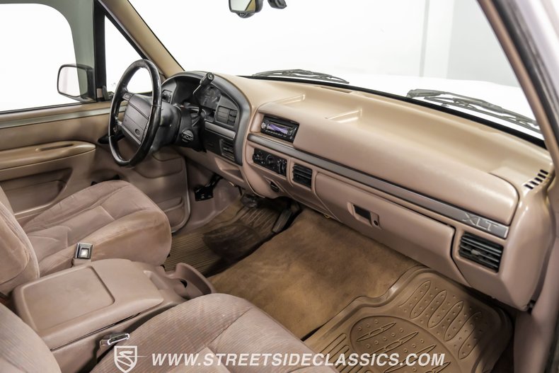 Ford-Bronco-1995-White-Pearl-Medium-Mocha-33