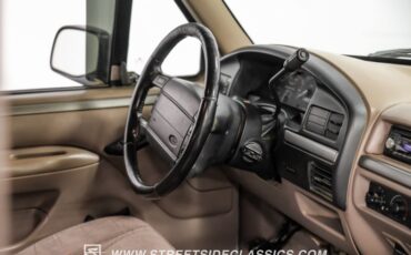 Ford-Bronco-1995-White-Pearl-Medium-Mocha-34