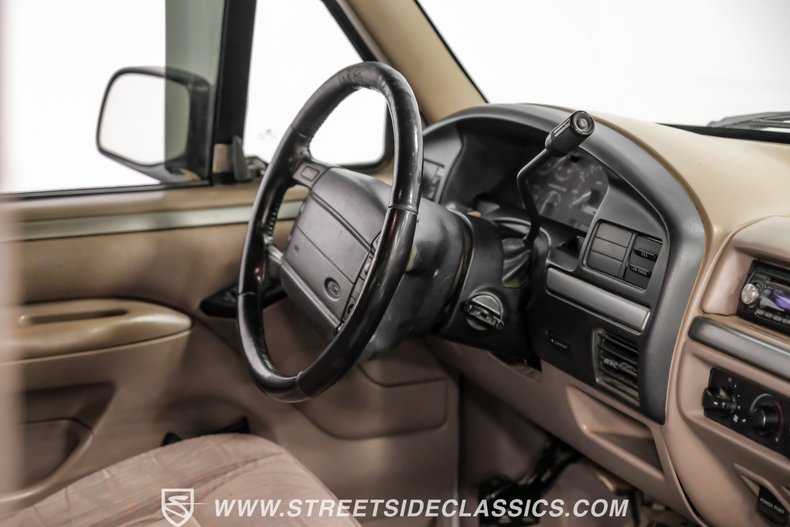 Ford-Bronco-1995-White-Pearl-Medium-Mocha-34