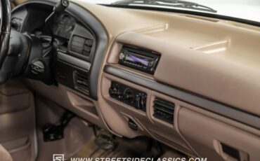 Ford-Bronco-1995-White-Pearl-Medium-Mocha-35