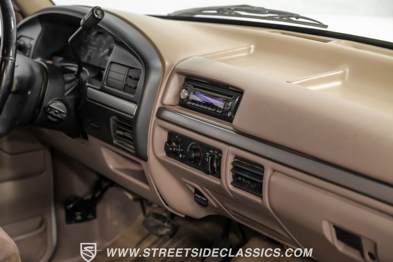 Ford-Bronco-1995-White-Pearl-Medium-Mocha-35
