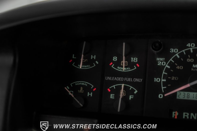 Ford-Bronco-1995-White-Pearl-Medium-Mocha-37