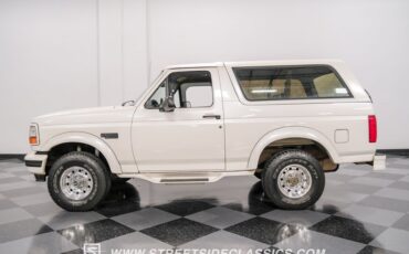Ford-Bronco-1995-White-Pearl-Medium-Mocha