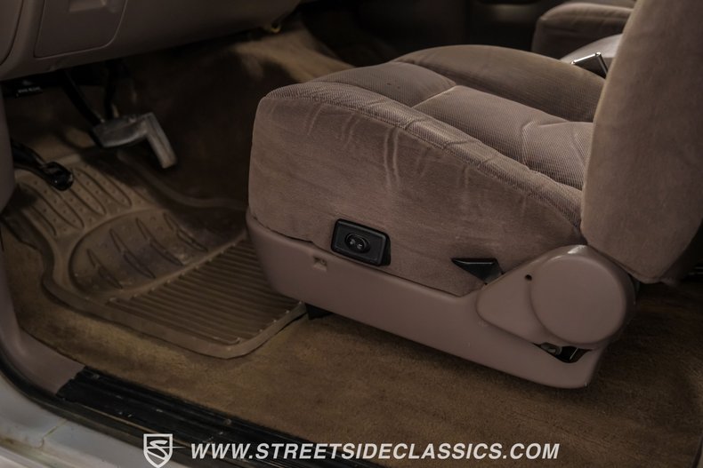 Ford-Bronco-1995-White-Pearl-Medium-Mocha-40